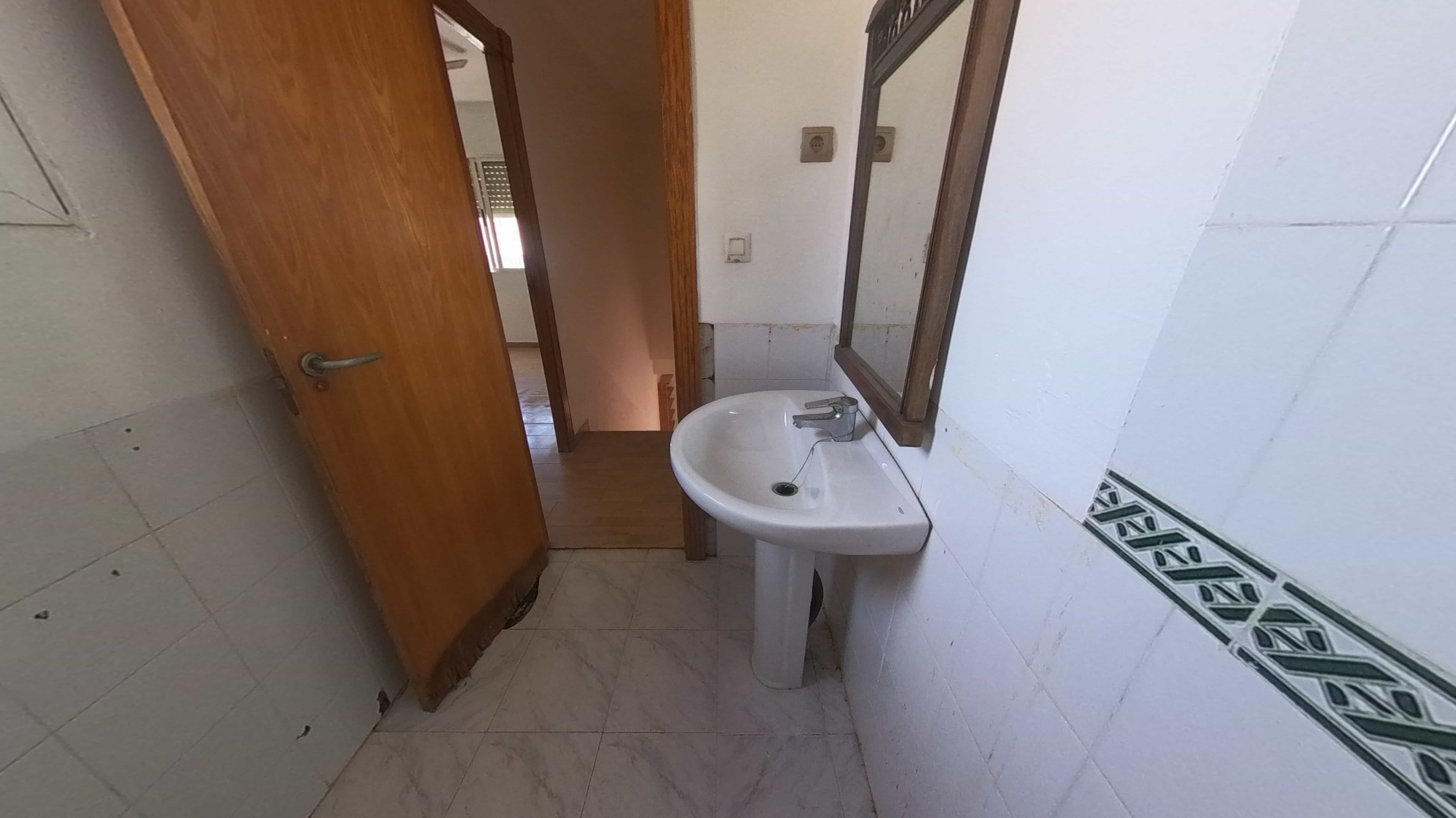 Duplex em Torrevieja, Alicante - Oportunidade de Recuperação - Image 26