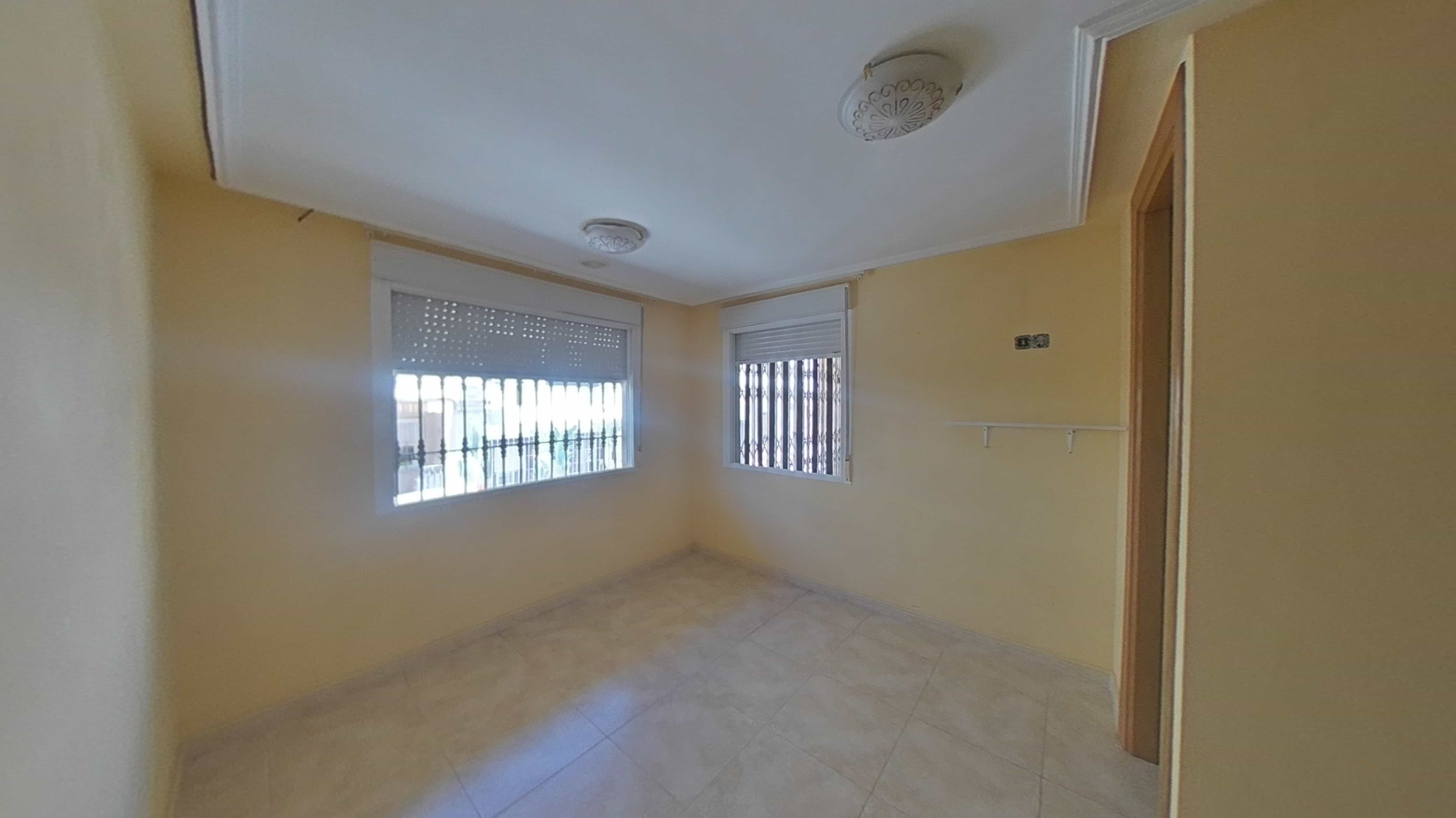 Espaçoso Apartamento T3 em Torrevieja, Alicante - Image 26