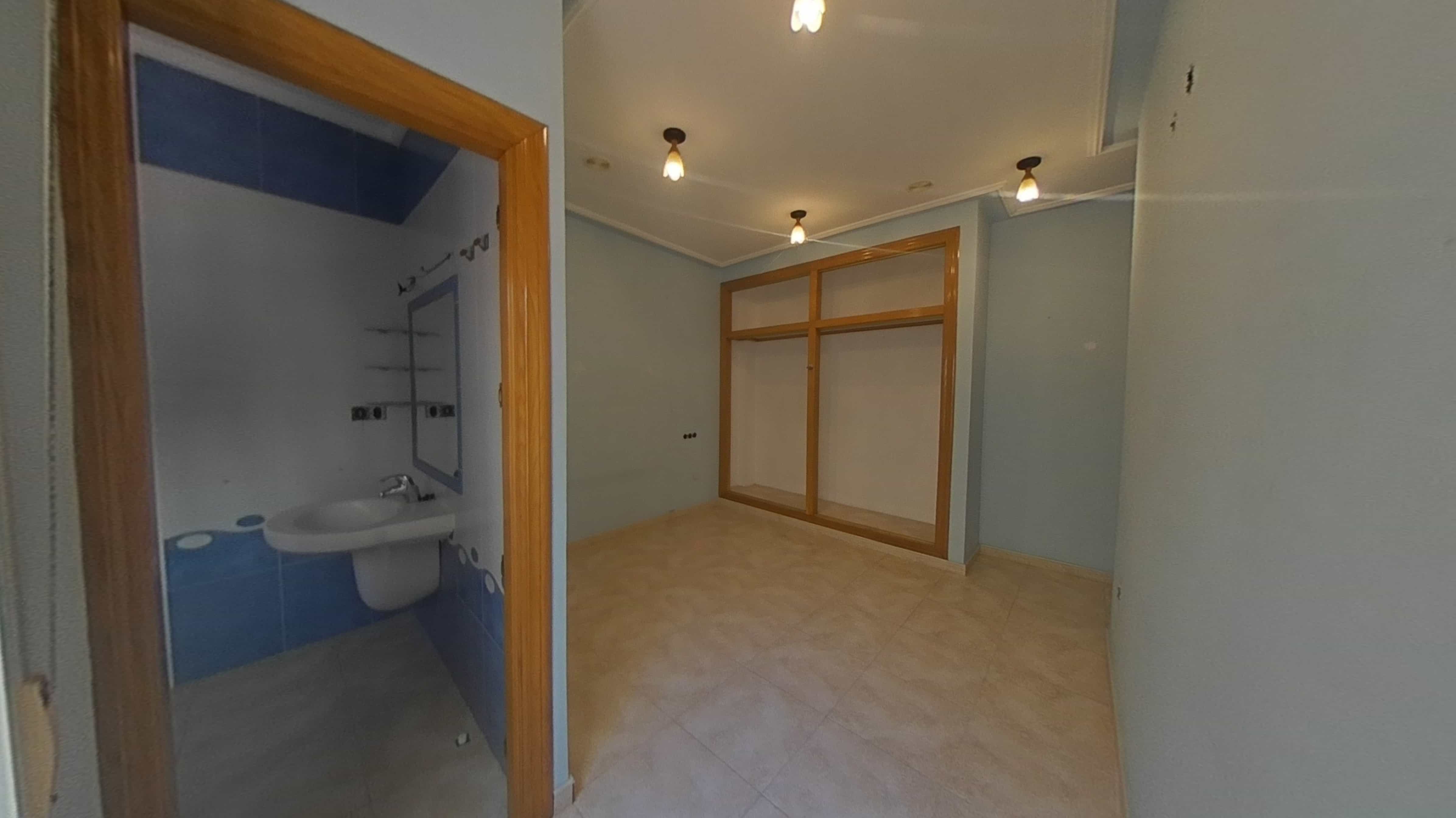Espaçoso Apartamento T3 em Torrevieja, Alicante - Image 35