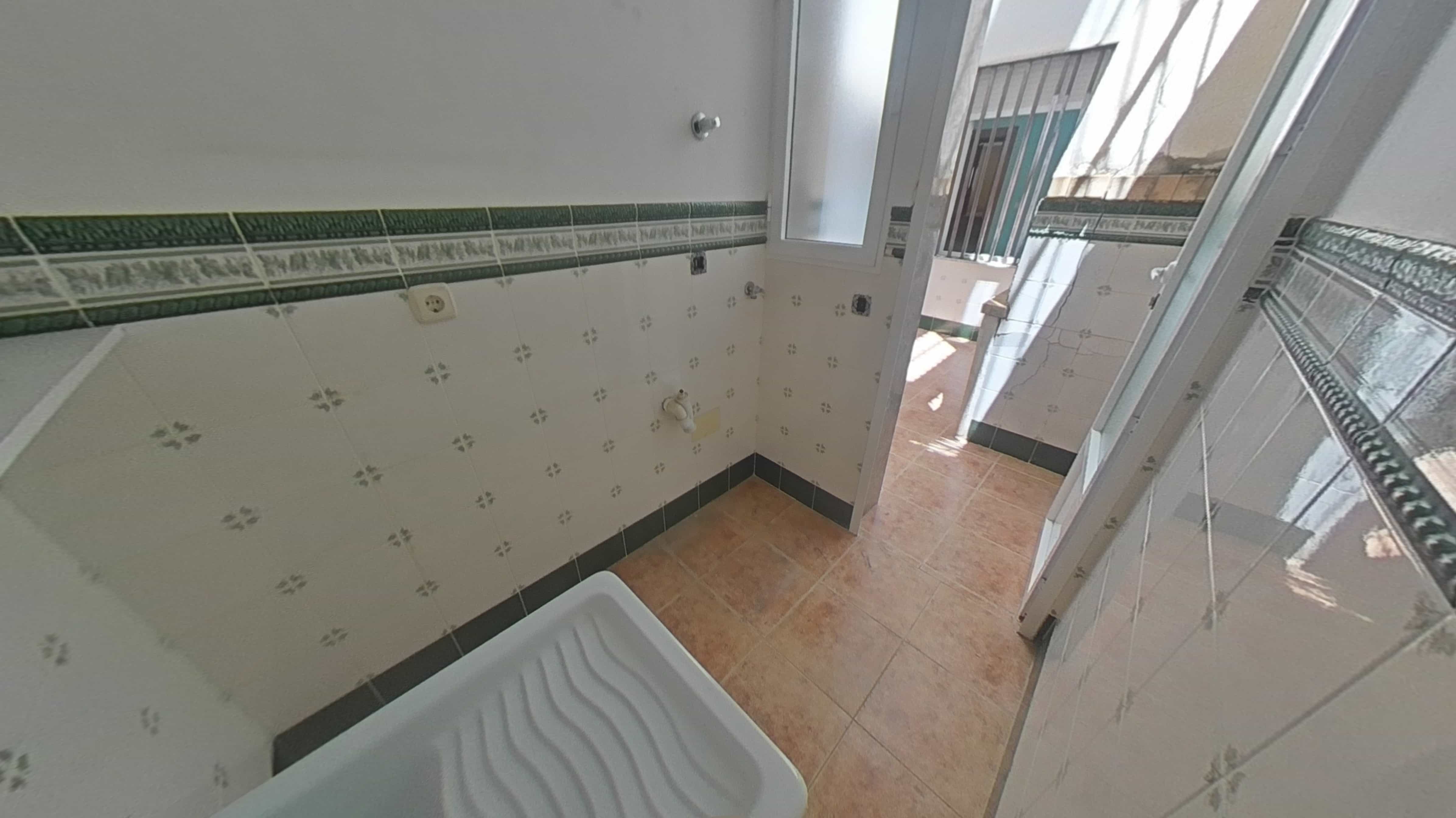 Espaçoso Apartamento T3 em Torrevieja, Alicante - Image 18