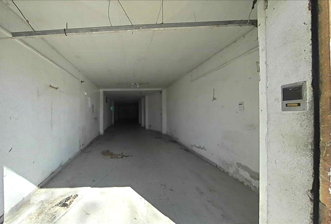 - Image 4