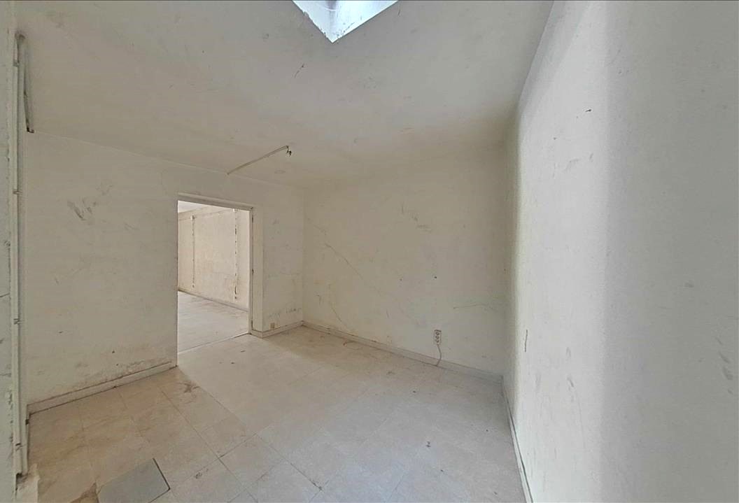 - Image 21