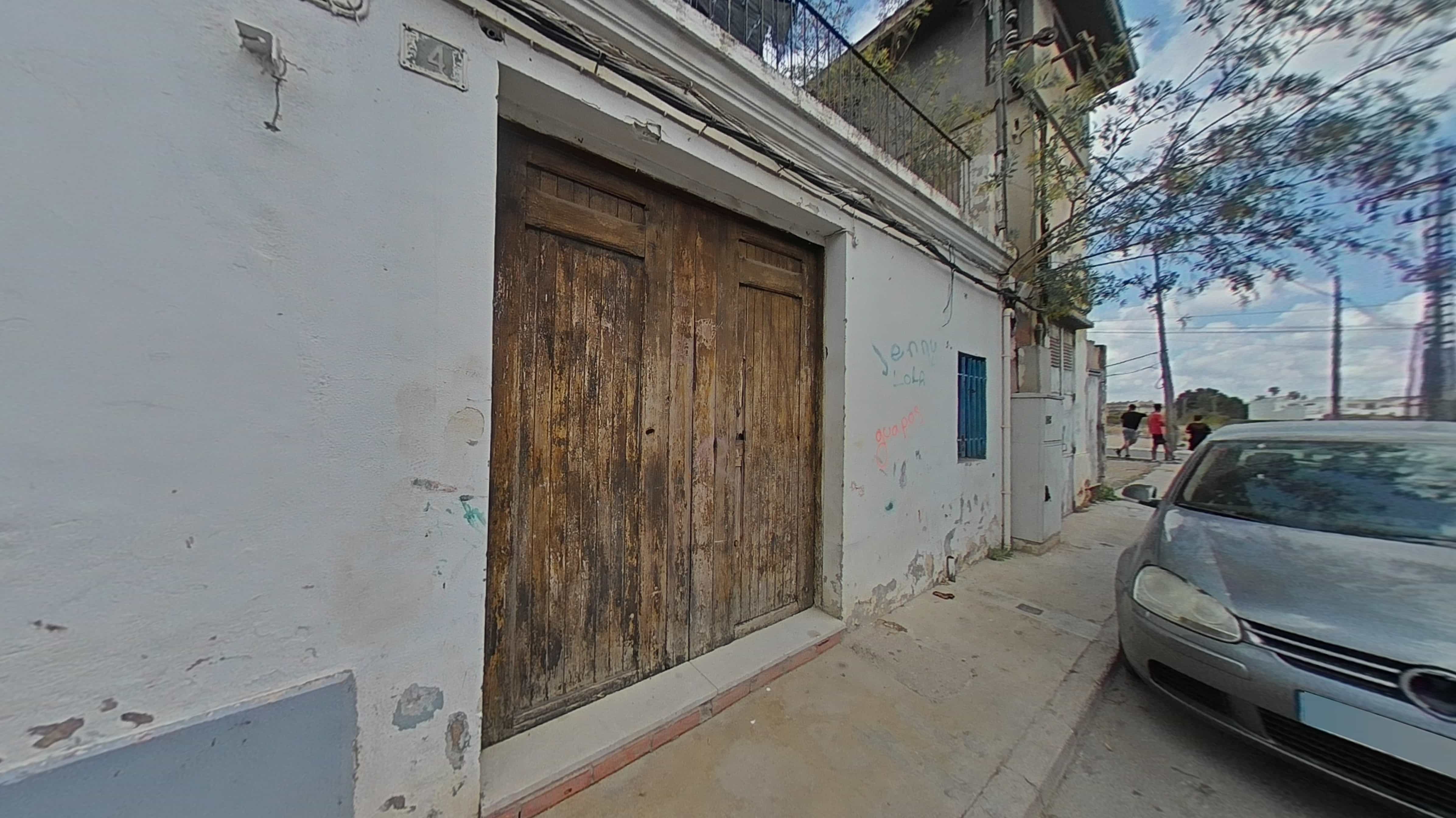 Oportunidade em Carlet: T2 para Recuperar com Terraço - Image 22