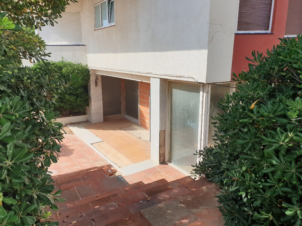 Espaçosa Propriedade para Recuperação em Girona - 320m² - Image 13