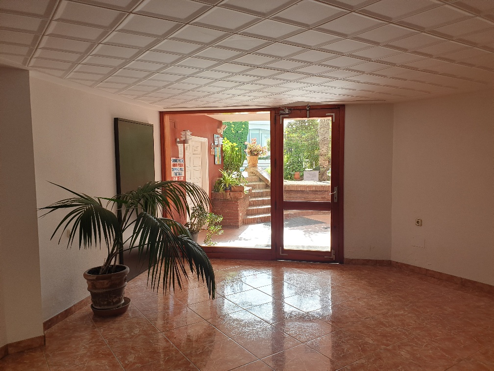 Espaçosa Propriedade para Recuperação em Girona - 320m² - Image 12