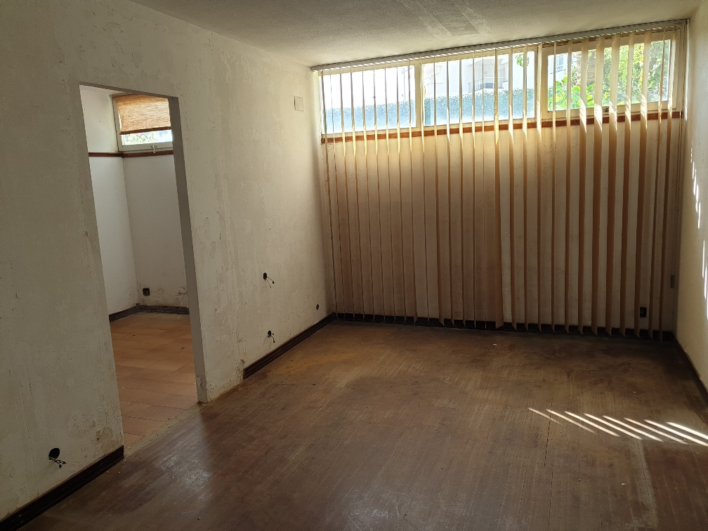 Espaçosa Propriedade para Recuperação em Girona - 320m² - Image 11
