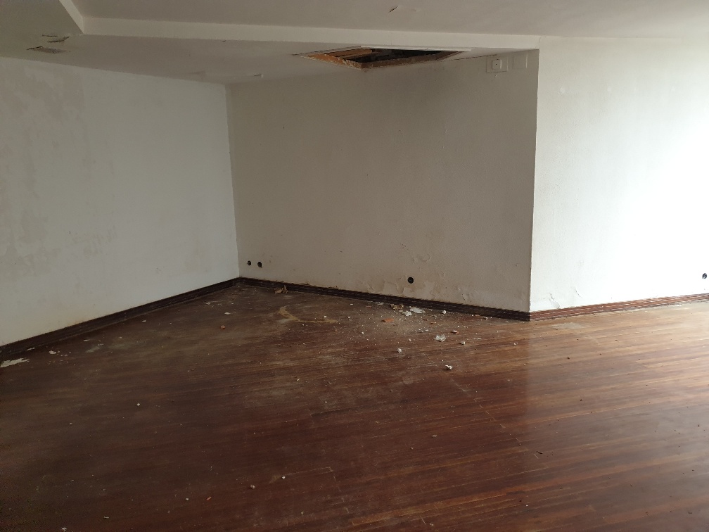 Espaçosa Propriedade para Recuperação em Girona - 320m² - Image 9