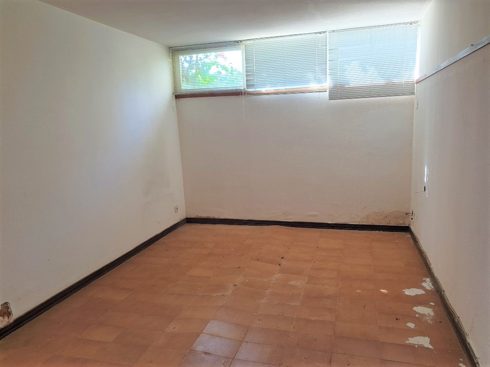 Espaçosa Propriedade para Recuperação em Girona - 320m² - Image 6