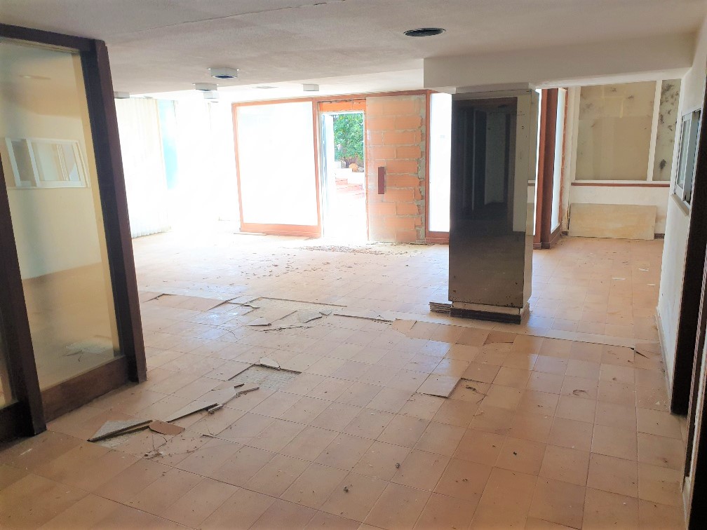 Espaçosa Propriedade para Recuperação em Girona - 320m² - Image 4