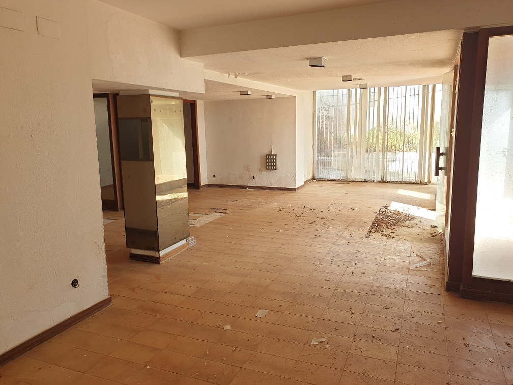Espaçosa Propriedade para Recuperação em Girona - 320m² - Image 2