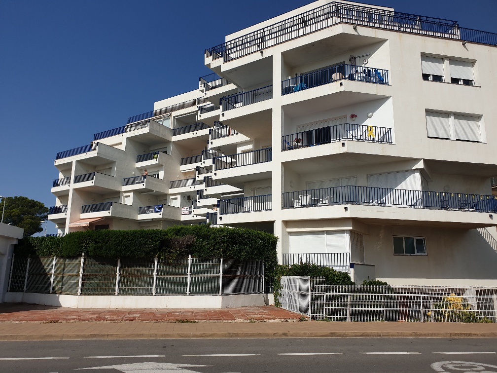 Espaçosa Propriedade para Recuperação em Girona - 320m² - Image 1