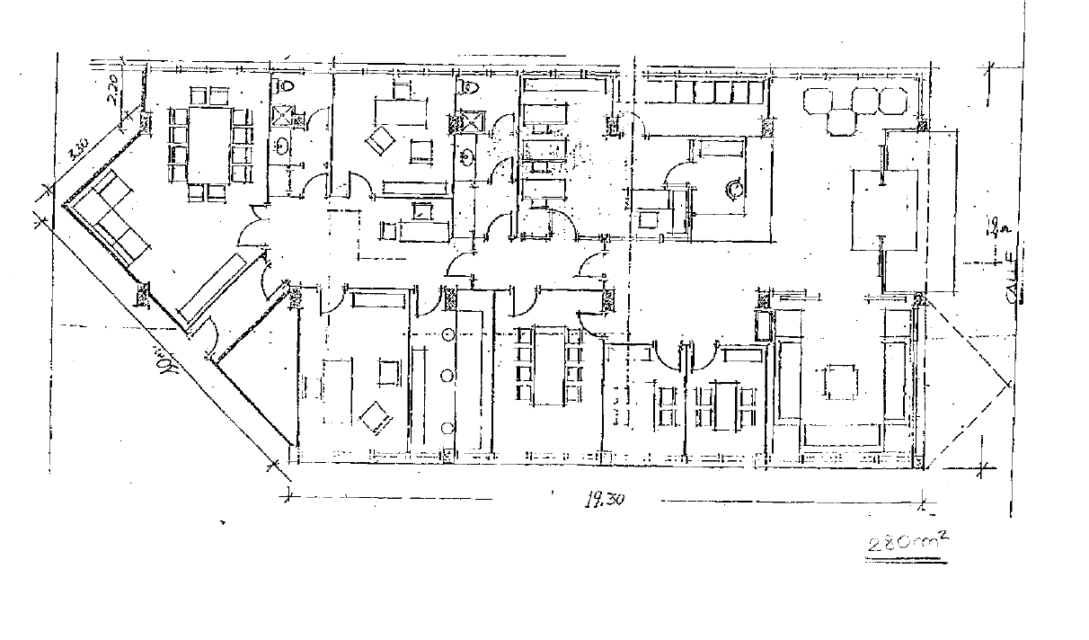 Espaçosa Propriedade para Recuperação em Girona - 320m² - Image 14