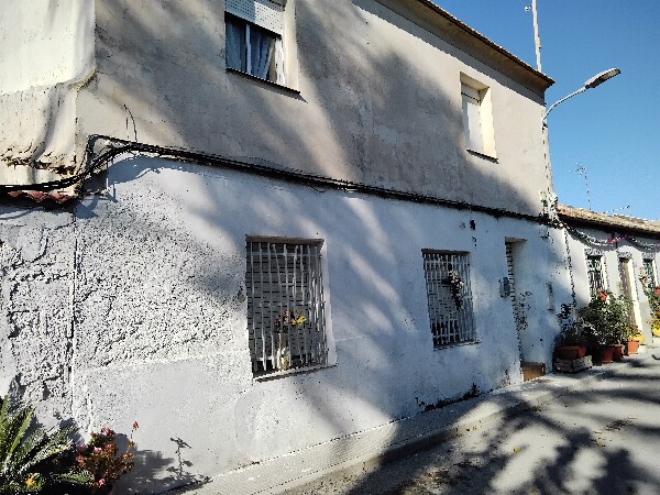 Espaçosa Moradia em Almoradí, Alicante - 4 Quartos e 3 WC - Image 3