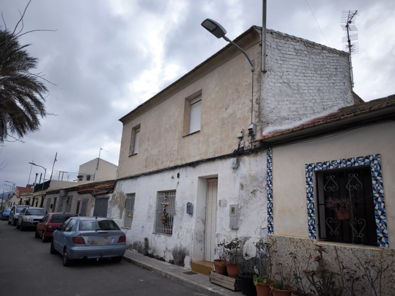 Espaçosa Moradia em Almoradí, Alicante - 4 Quartos e 3 WC - Image 1
