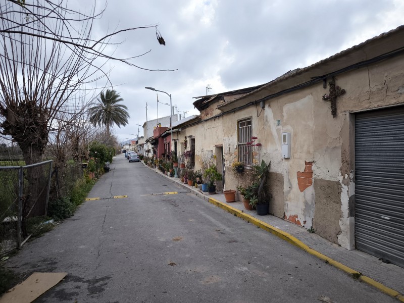 Espaçosa Moradia em Almoradí, Alicante - 4 Quartos e 3 WC - Image 2