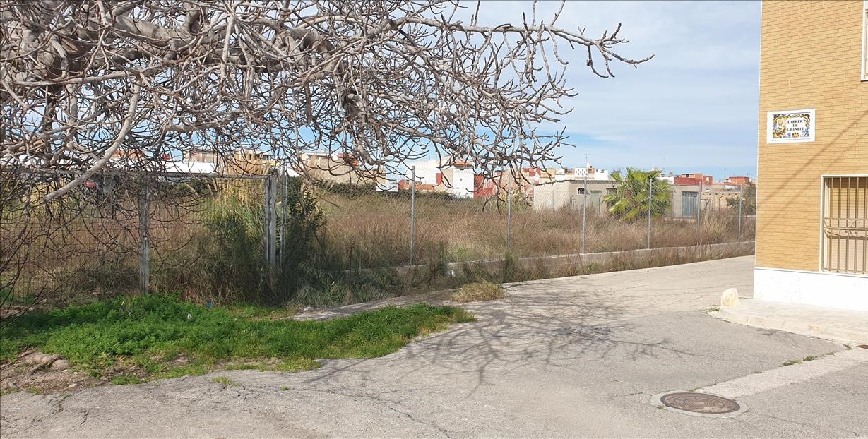 Venta de Suelo Urbanizable Residencial en Número 40 Materal Nº 168 Sueca (Valencia/València) - Image 1