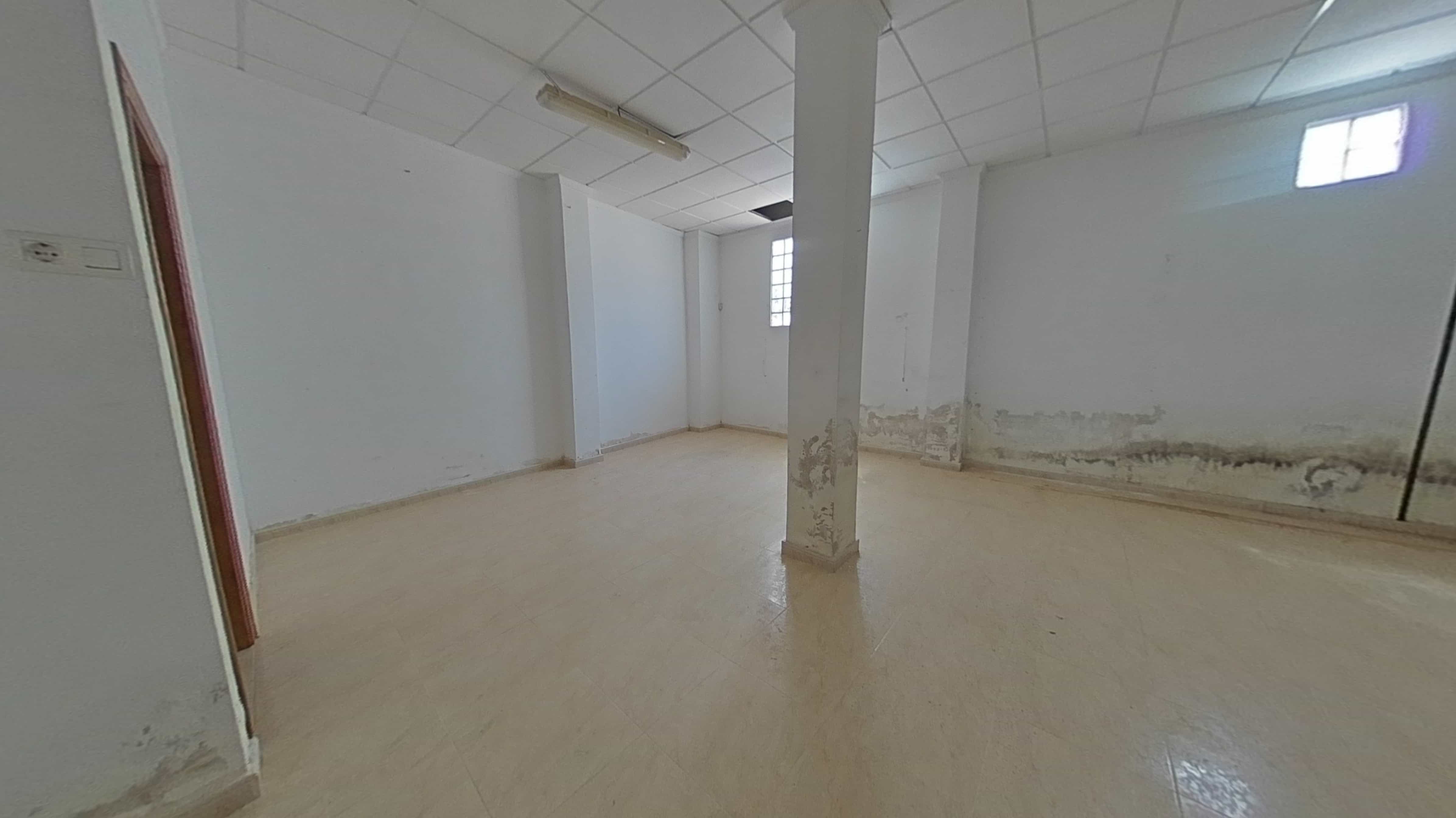 LOCAL COMERCIAL NO CENTRO DE TORREVIEJA - Image 7