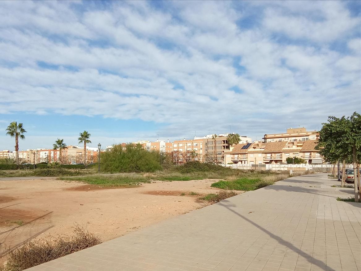 Moderna Moradia em València com Vista Deslumbrante - Image 1