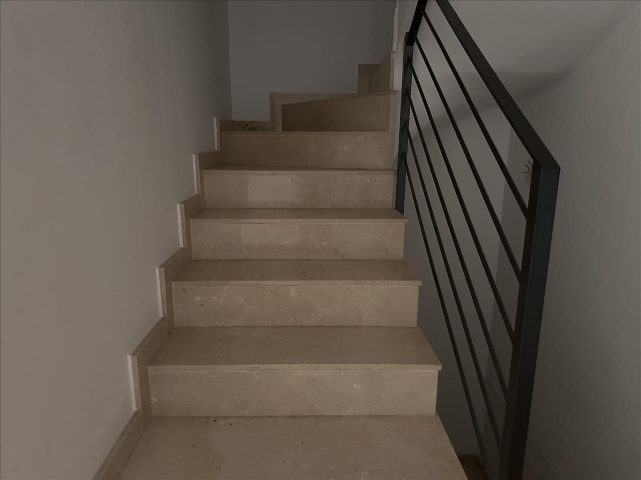 - Image 18