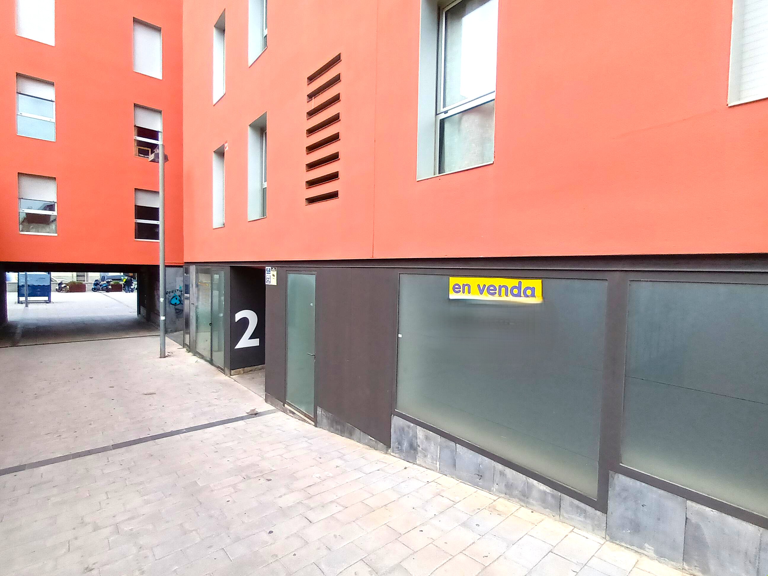 Local comercial en PAGES I MORATO