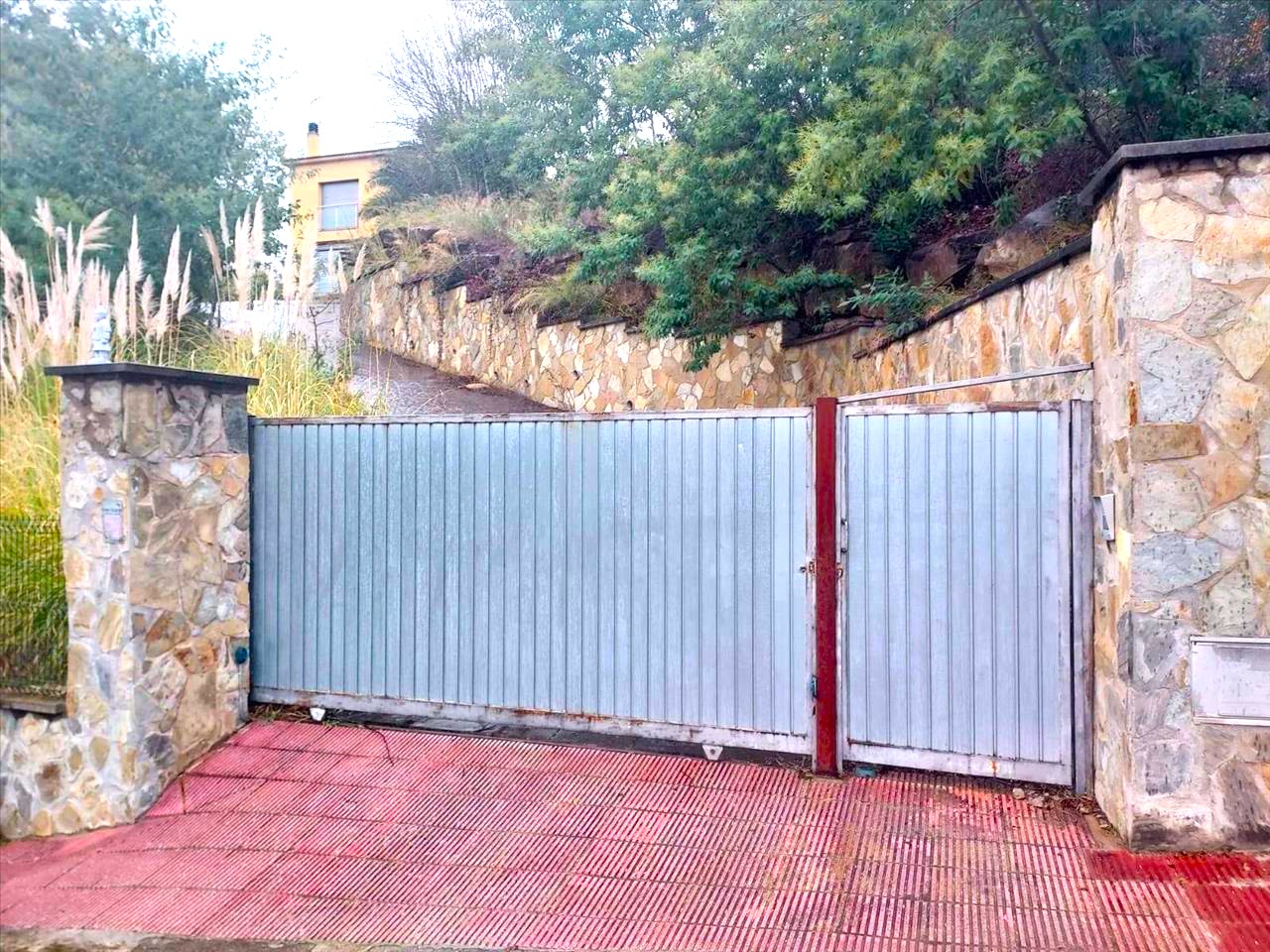 Casa unifamiliar com piscina, amplas vistas e grande parcela na Urbanização Can Carbonell, Caldes de Malavella - Image 14
