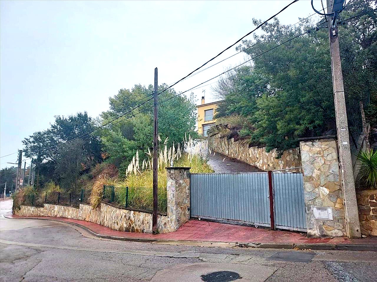 Casa unifamiliar com piscina, amplas vistas e grande parcela na Urbanização Can Carbonell, Caldes de Malavella - Image 13