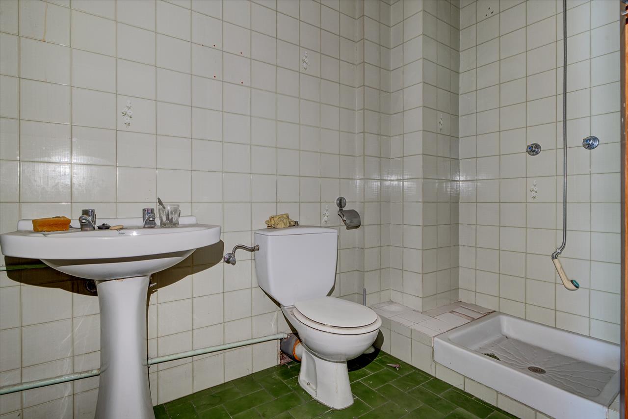  - Image 28