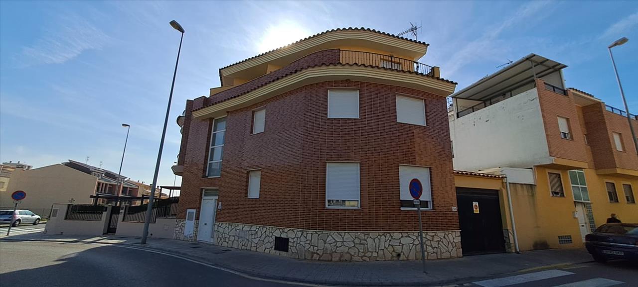 Casa Adosada en Enric Valor