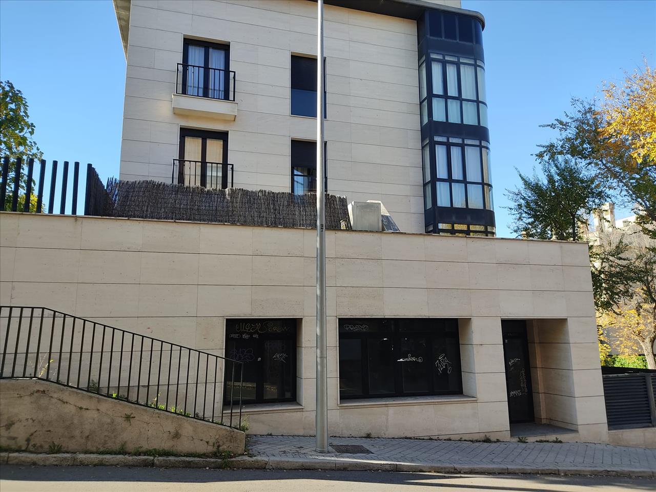 undefined - Image 3