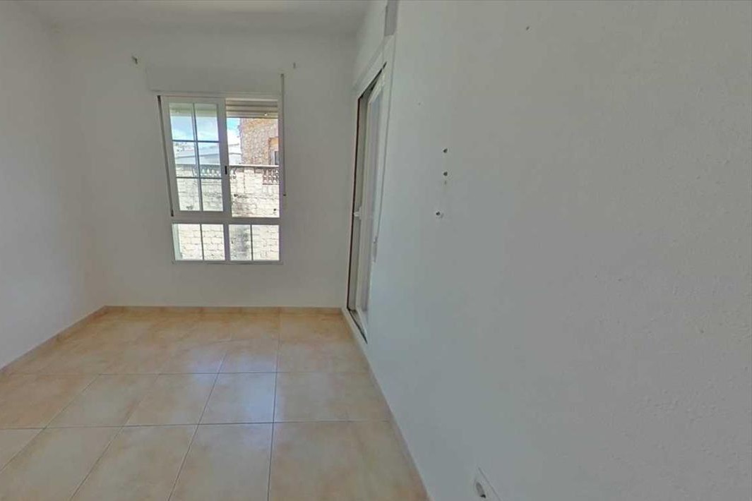 Moradia de 3 andares com garagem, piscina e lareira – tranquilidade, serviços e boa localização - Image 16
