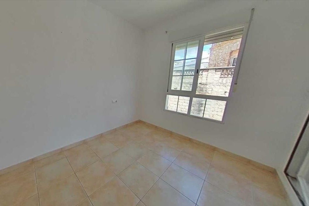 Moradia de 3 andares com garagem, piscina e lareira – tranquilidade, serviços e boa localização - Image 14