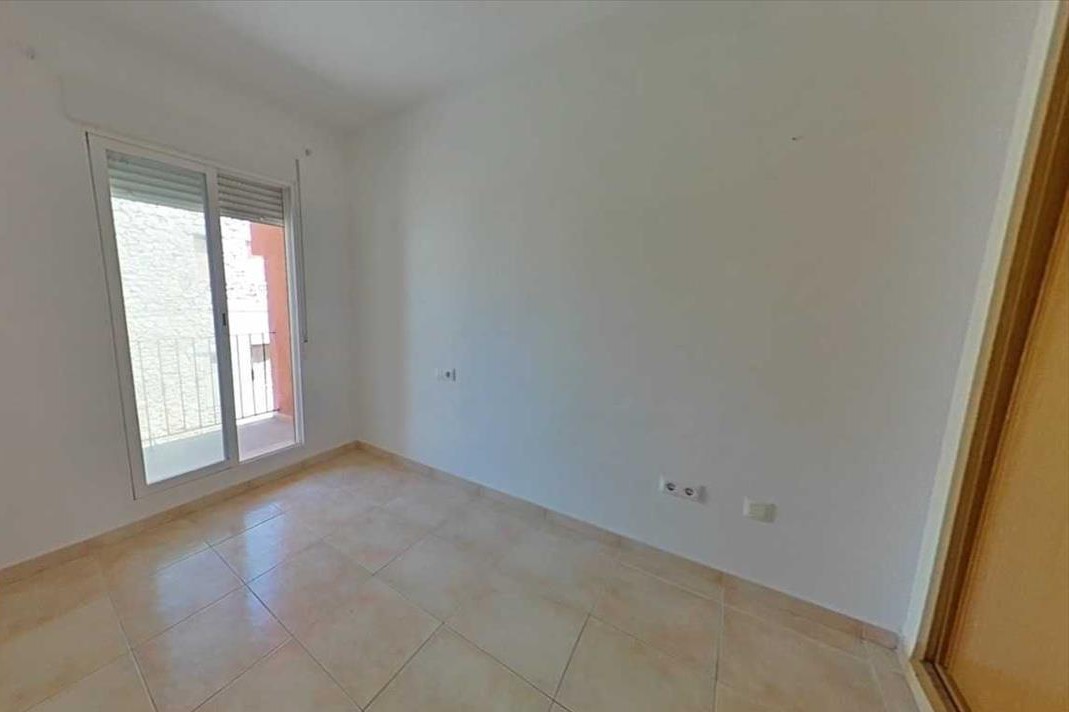 Moradia de 3 andares com garagem, piscina e lareira – tranquilidade, serviços e boa localização - Image 18