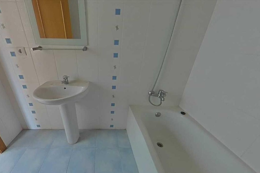 Moradia de 3 andares com garagem, piscina e lareira – tranquilidade, serviços e boa localização - Image 34