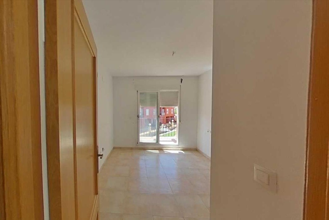 Moradia de 3 andares com garagem, piscina e lareira – tranquilidade, serviços e boa localização - Image 13