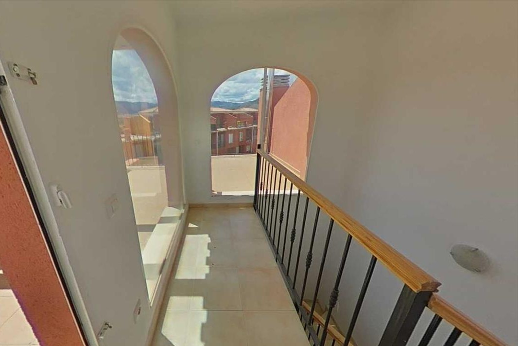 Moradia de 3 andares com garagem, piscina e lareira – tranquilidade, serviços e boa localização - Image 21