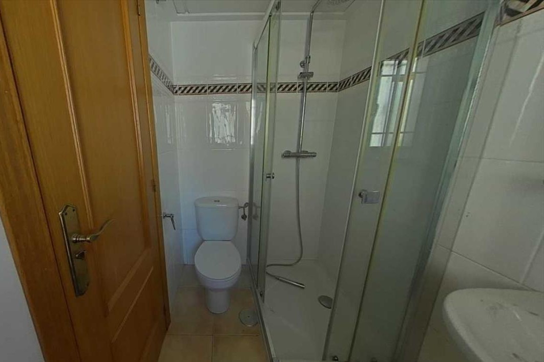 Moradia de 3 andares com garagem, piscina e lareira – tranquilidade, serviços e boa localização - Image 24