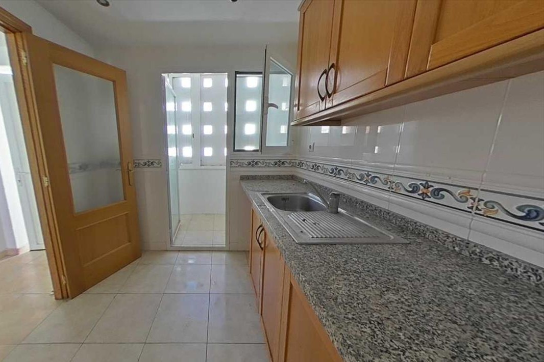 Moradia de 3 andares com garagem, piscina e lareira – tranquilidade, serviços e boa localização - Image 10