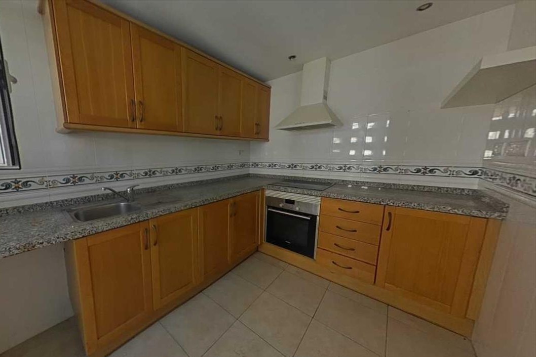 Moradia de 3 andares com garagem, piscina e lareira – tranquilidade, serviços e boa localização - Image 11