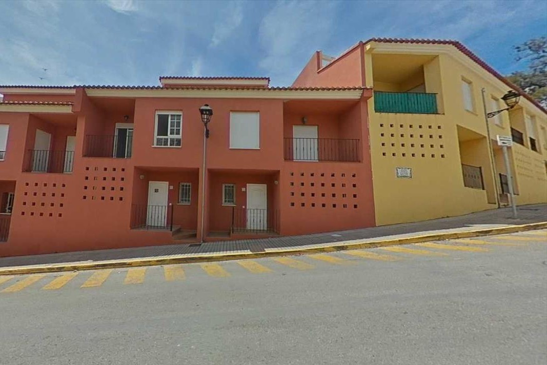 Moradia de 3 andares com garagem, piscina e lareira – tranquilidade, serviços e boa localização - Image 38