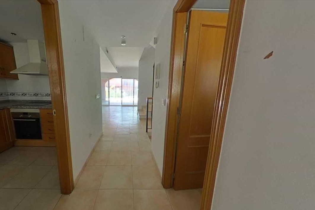 Moradia de 3 andares com garagem, piscina e lareira – tranquilidade, serviços e boa localização - Image 27