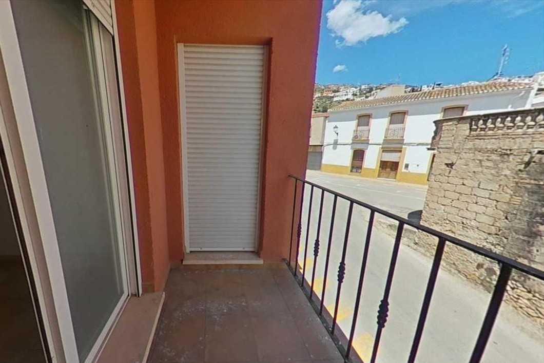 Moradia de 3 andares com garagem, piscina e lareira – tranquilidade, serviços e boa localização - Image 29