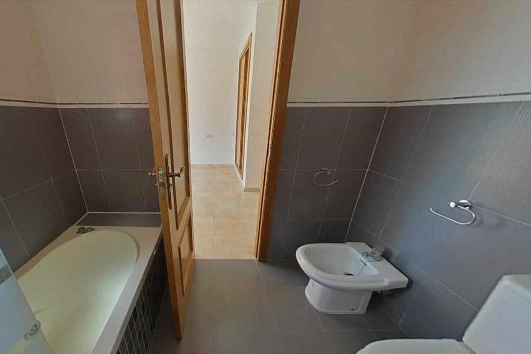 Moradia de 3 andares com garagem, piscina e lareira – tranquilidade, serviços e boa localização - Image 31