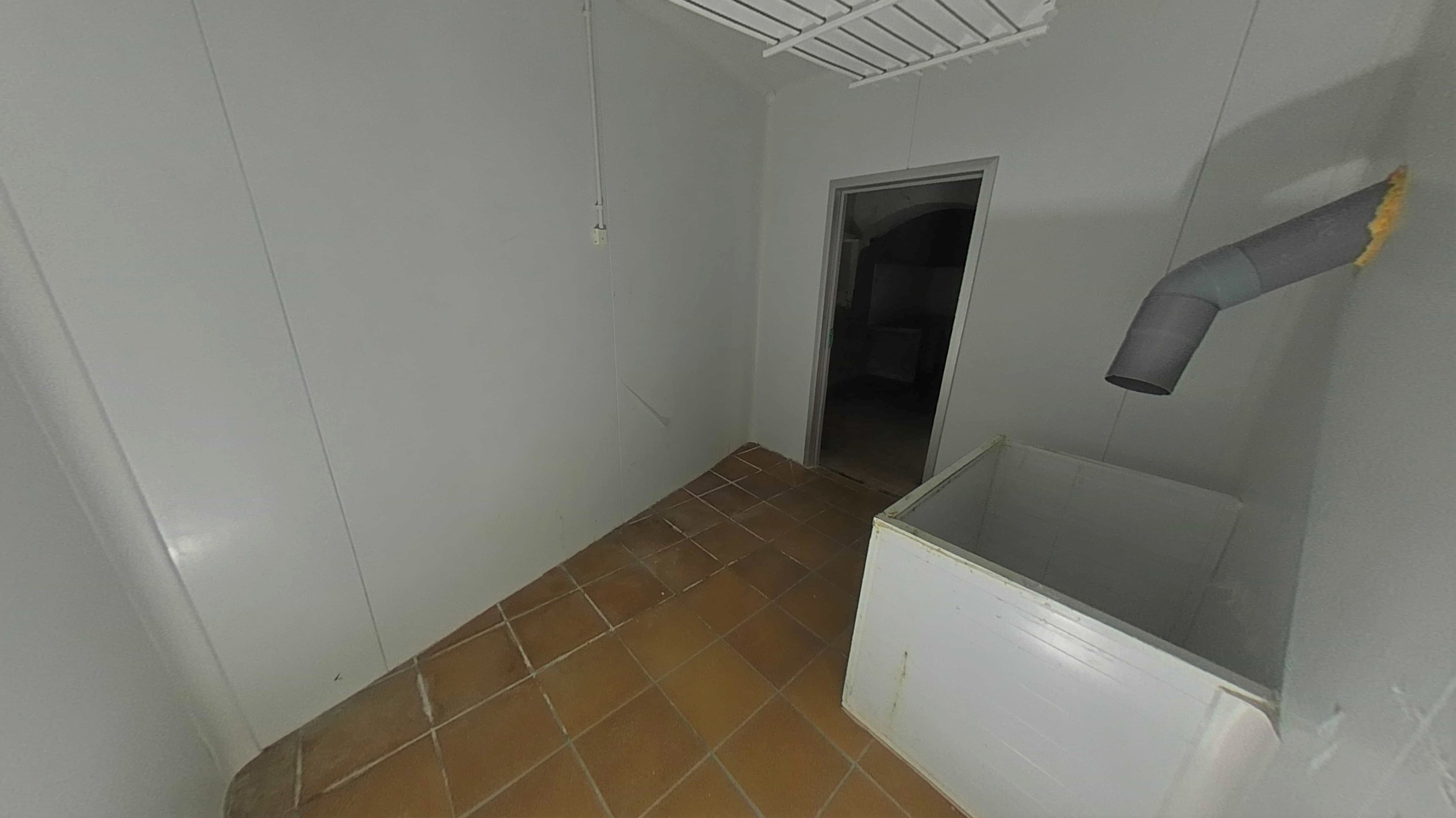 Oportunidade Única em Girona: Imóvel para Recuperação - Image 6