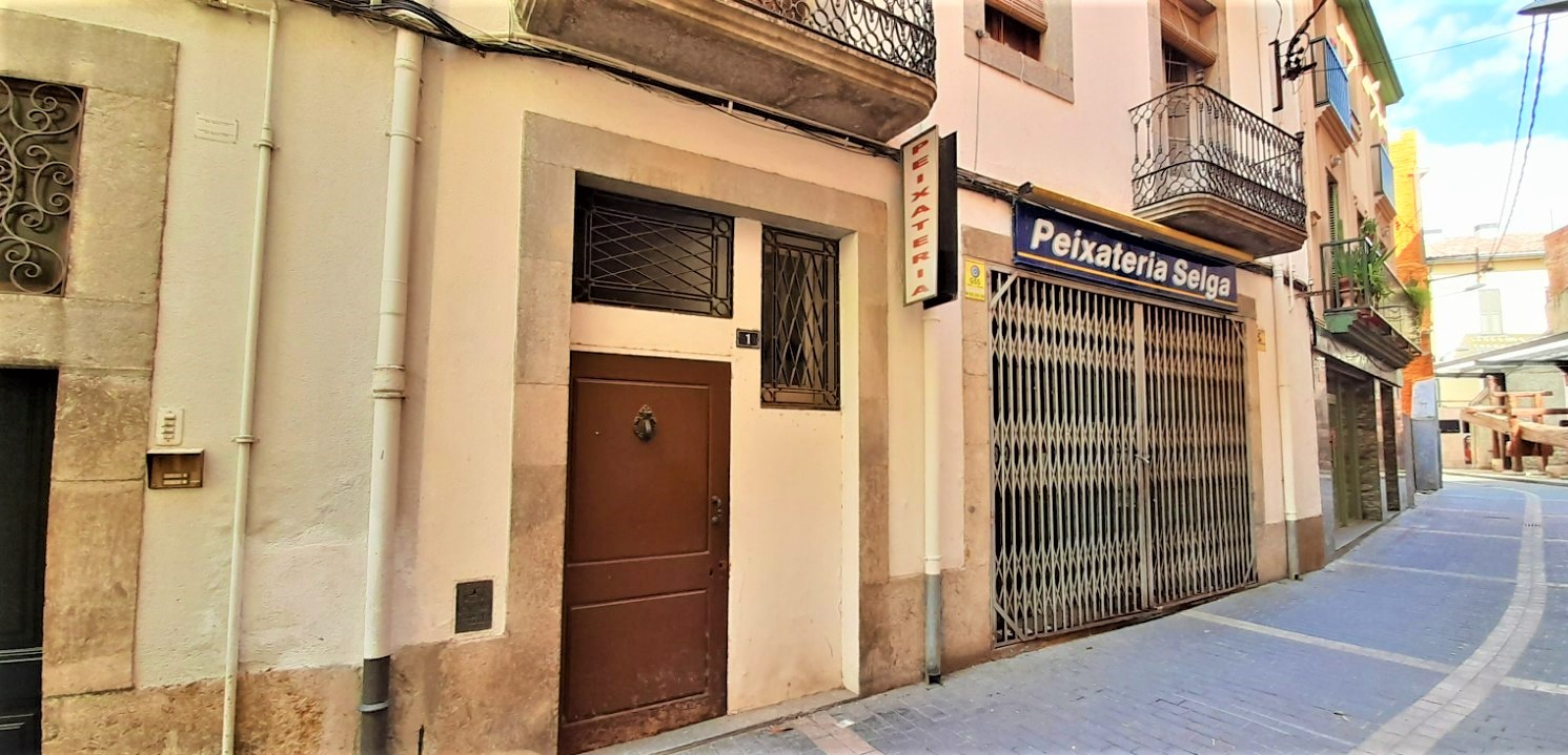 Oportunidade Única em Girona: Imóvel para Recuperação - Image 13