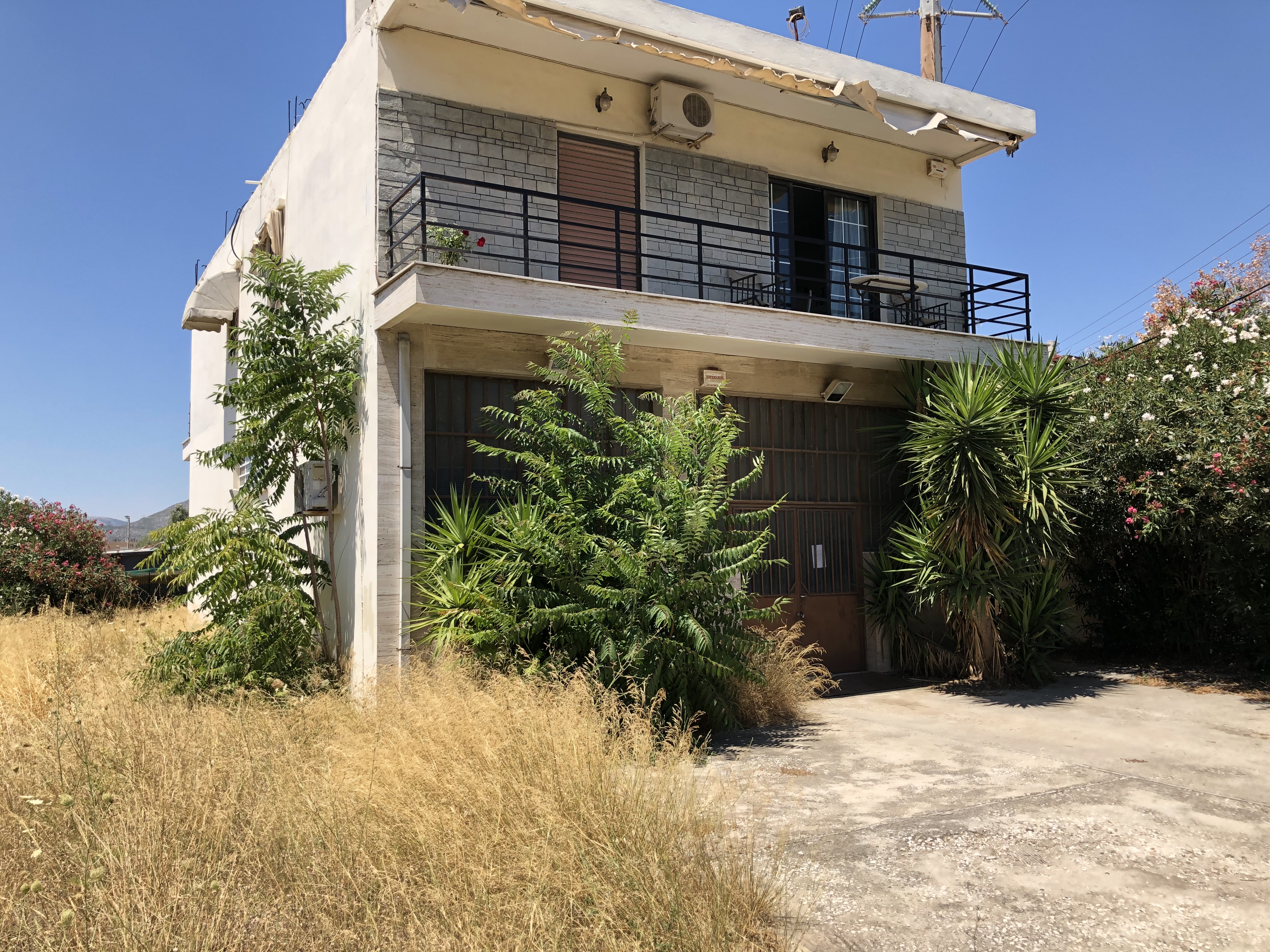 Διατίθεται προς πώληση ισόγειο κατάστημα προσόψεως, κατασκευής 1983, συνολικής επιφάνειας 113.045 τ.μ., σε οικόπεδο 524.33 τ.μ., επί της οδού Λεωφ