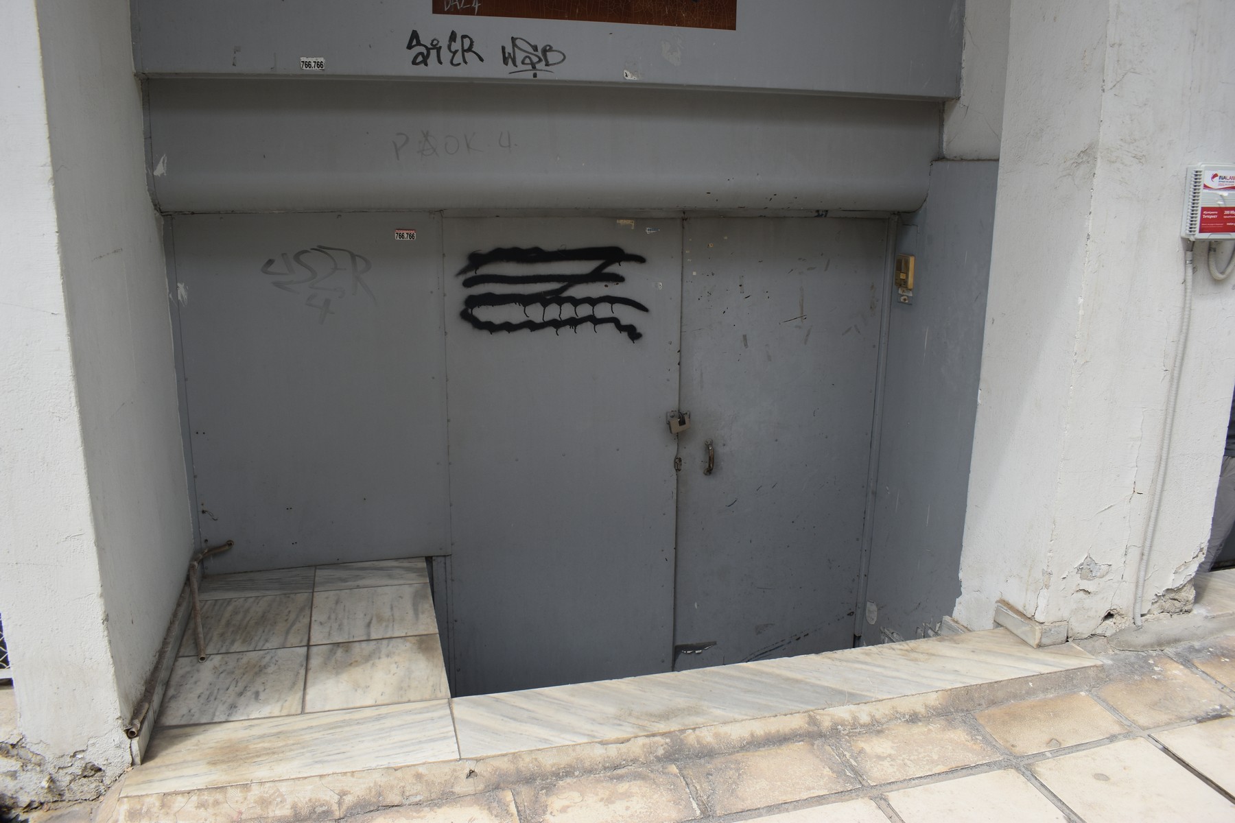 Διατίθεται προς πώληση υπόγεια αποθήκη 886 τ.μ., κατασκευής 1976, επί της οδού Αλ