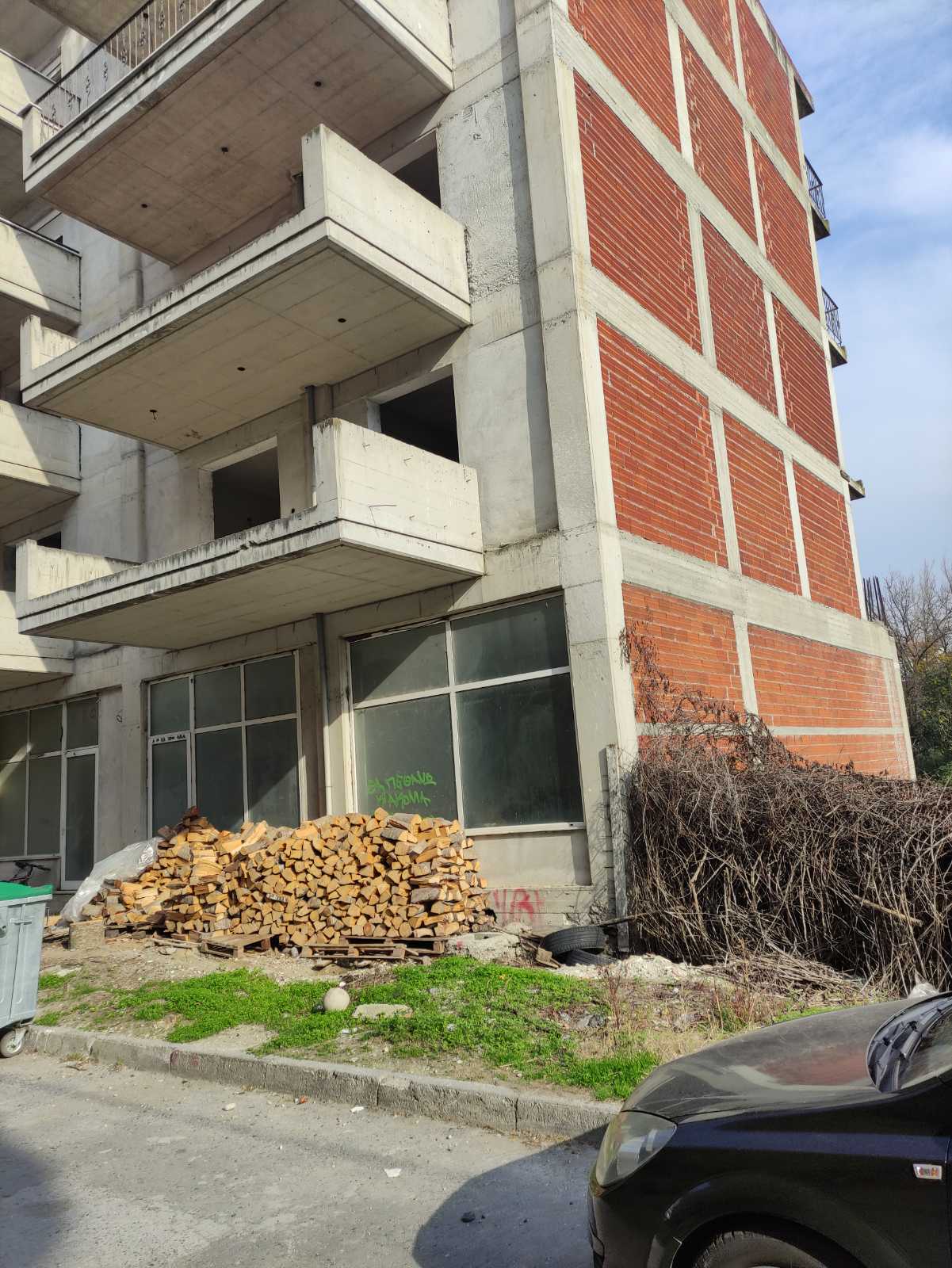 Διατίθεται προς πώληση ισόγειο κατάστημα επιφάνειας 107.08 τ.μ