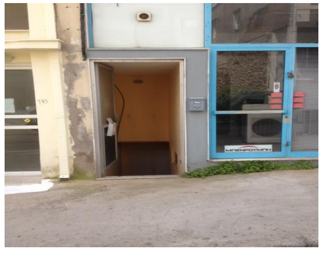 Διατίθεται προς πώληση υπόγειος αποθηκευτικός χώρος επιφάνειας 139.33 τ.μ., κείμενος σε οικοδομή 4 επιπέδων, κατασκευής 1980, σε οικόπεδο 204.20 τ.μ., επί της οδού Ομονοίας 177 στη συνοικία "Ποταμουδίων" στην Καβάλα