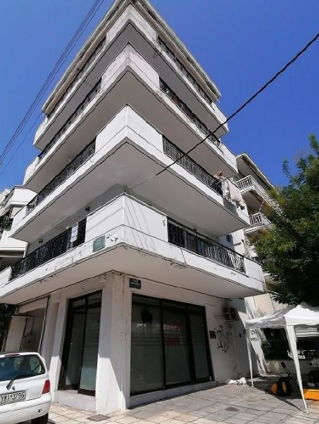 Διατίθεται προς πώληση γωνιακό ισόγειο κατάστημα επιφανείας 15.11 τ.μ., κατασκευής 1991, σε οικόπεδο 132.76 τ.μ., που βρίσκεται επί των οδών Ιωνίας 15 & Μαλακοπής στη Κάτω Τούμπα Θεσσαλονίκης