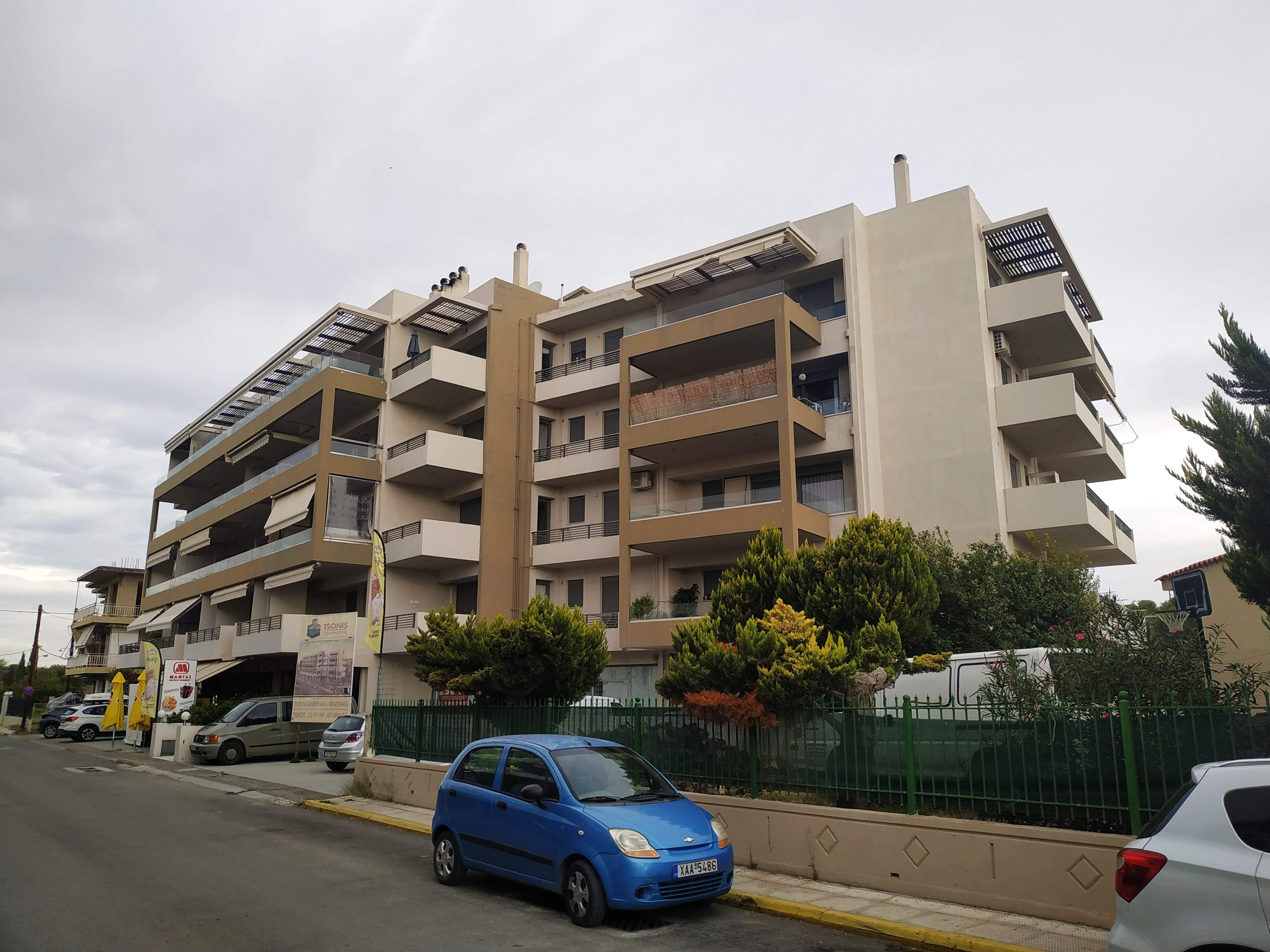 Διατίθεται προς πώληση γωνιακό γραφείο 50.30 τ.μ